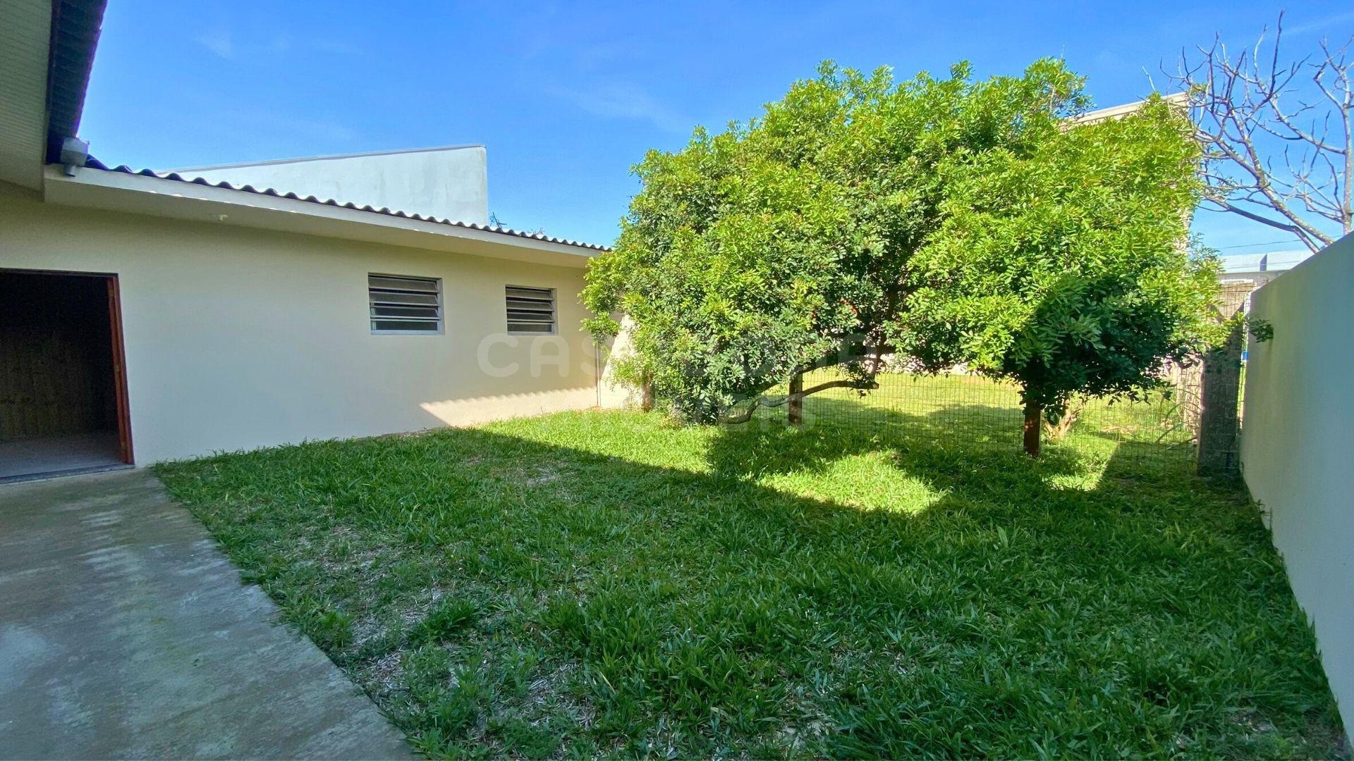 Casa térrea com piscina a apenas 200 metros do mar em Arroio do Sal Sul