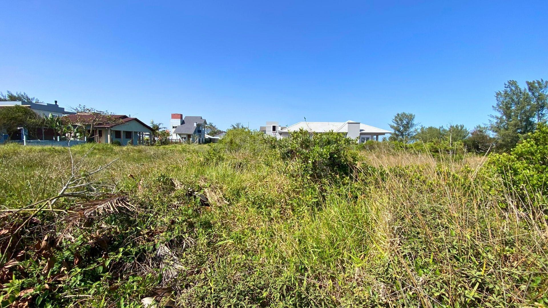 Terreno com ótima localização e posição solar privilegiada no Balneário Atlântico