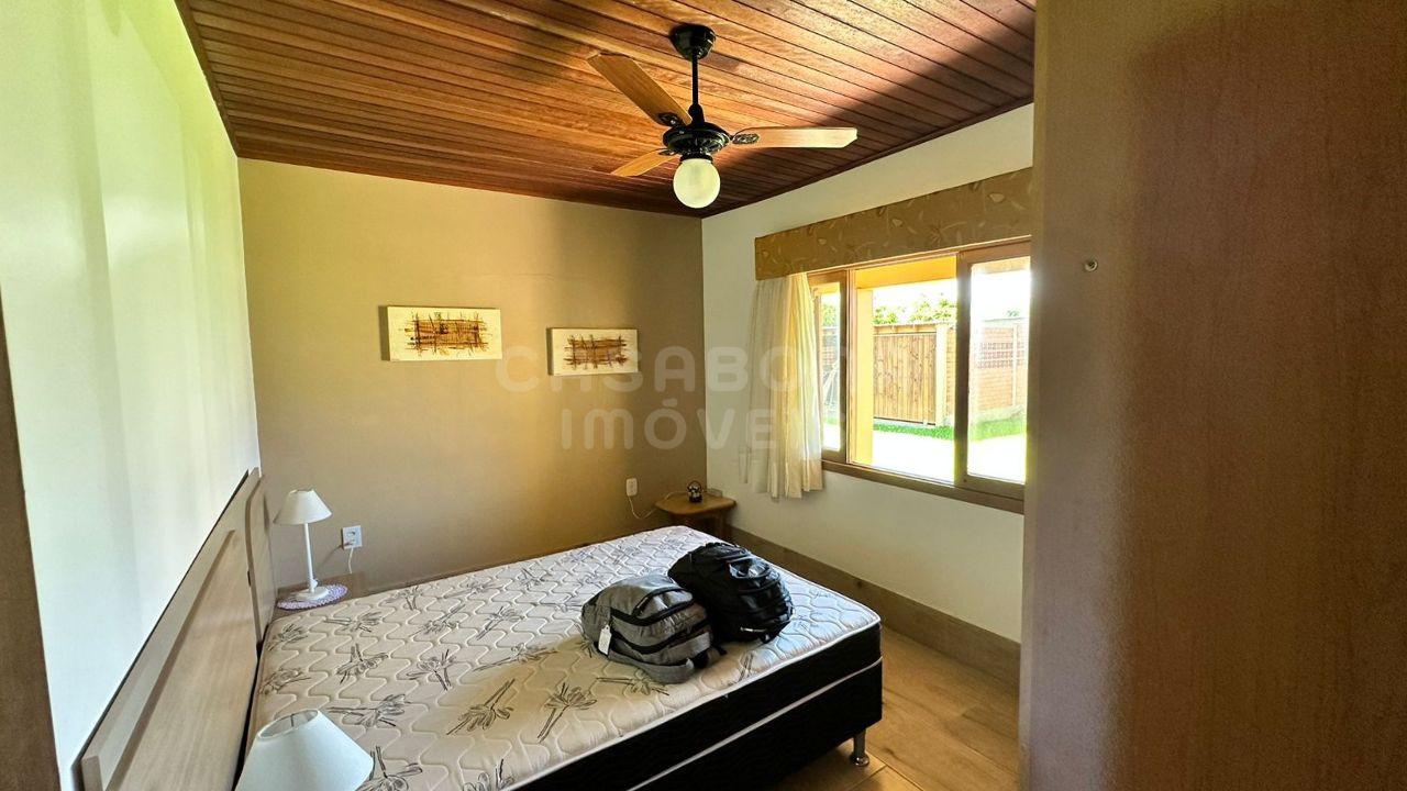 Ótima Oportunidade em Arroio do Sal: Duas Casas em Terreno Amplo