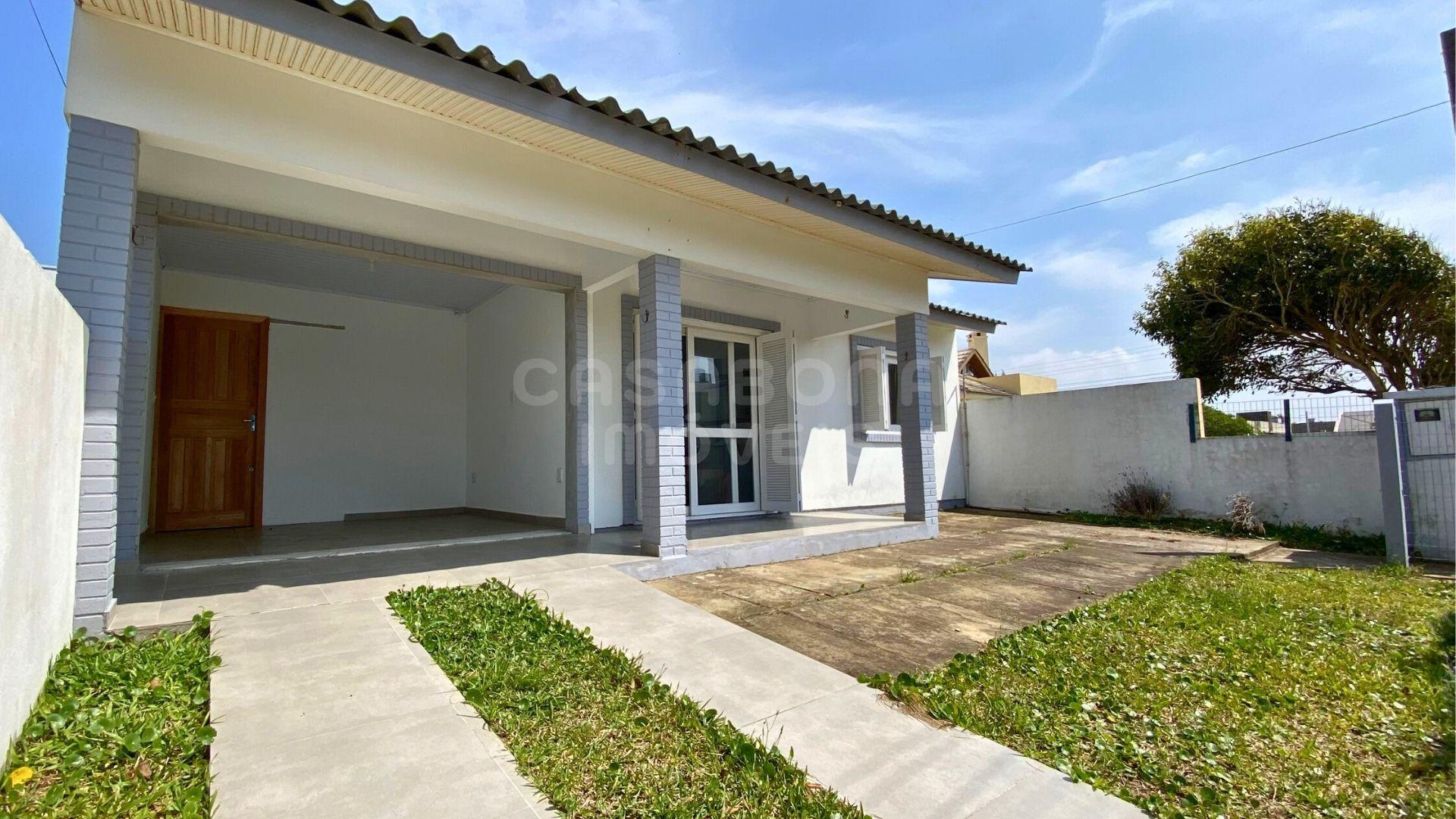 Casa com piscina a 100m do mar no Balneário Figueirinha