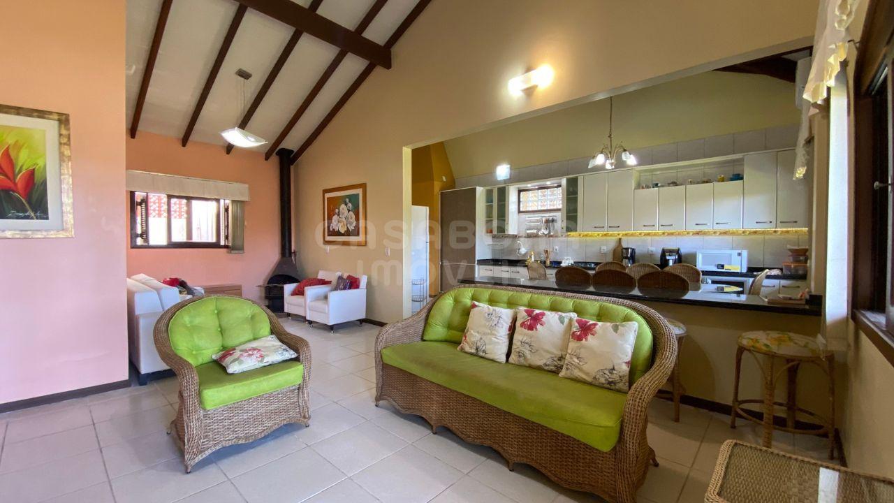 Casa de Esquina com Amplo Terreno e Piscina – Arroio do Sal