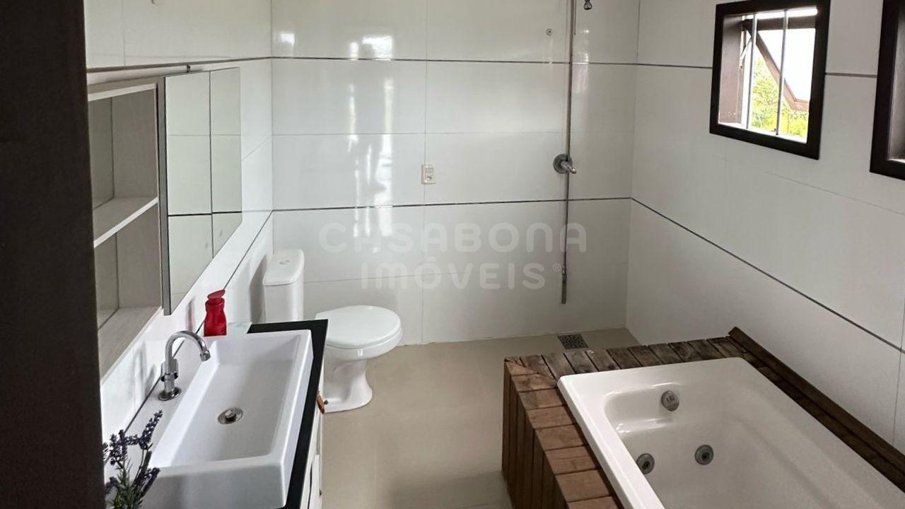 Espaçosa Casa de Esquina em Arroio do Sal - 800m do Mar