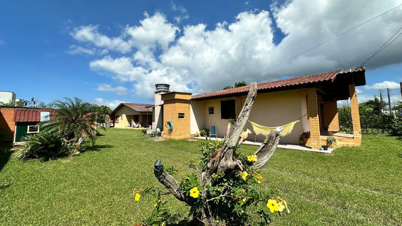 Ótima Oportunidade em Arroio do Sal: Duas Casas em Terreno Amplo