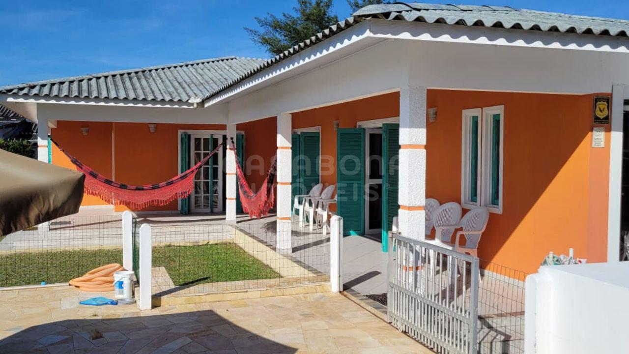 Aconchegante Casa de Esquina em Terra de Areia