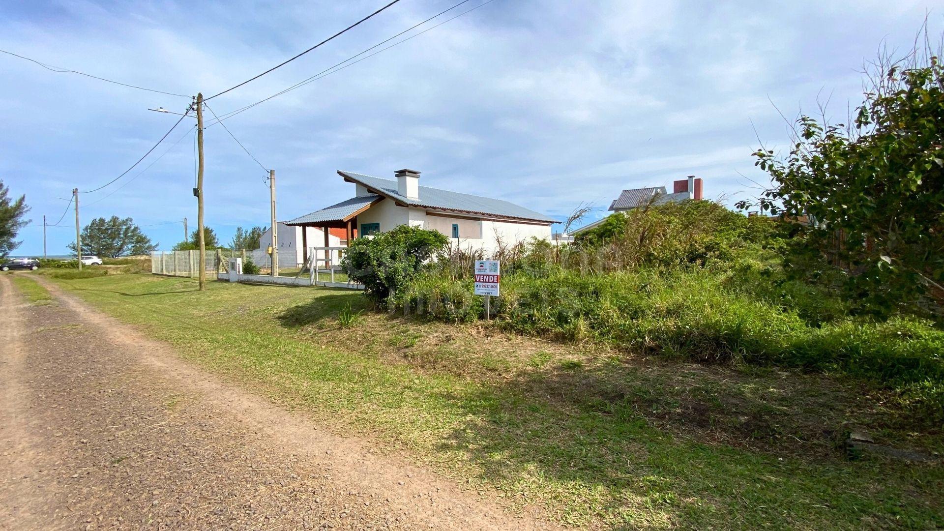 Terreno no Parque Tupancy –  Apenas 50 Metros do Mar!