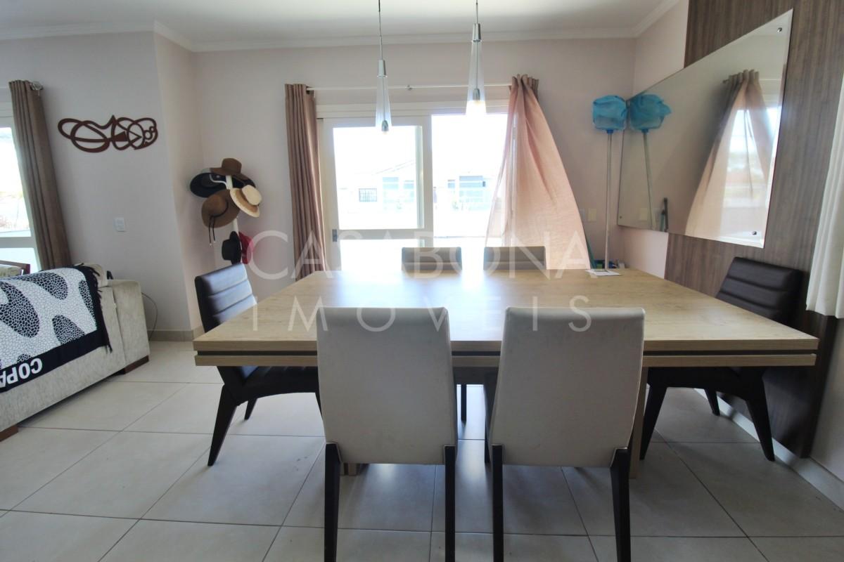 Viva o Sonho à Beira-Mar: Casa Incrível a Poucos Passos do Oceano