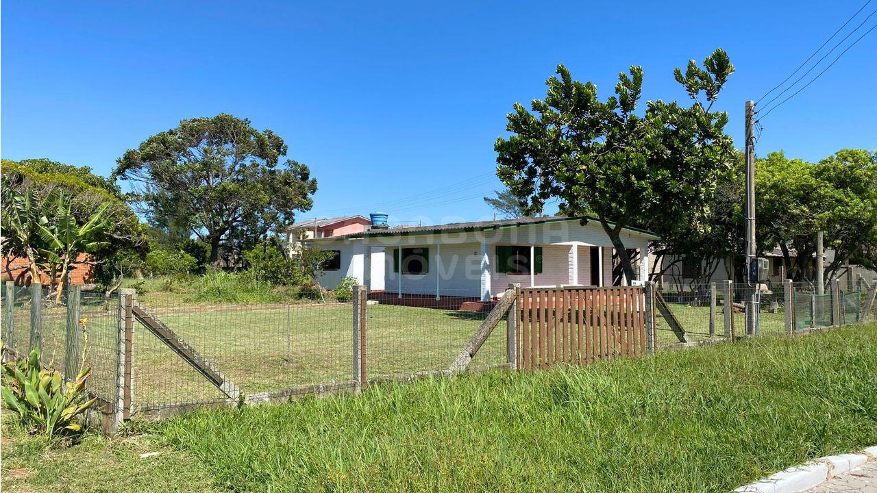 Refúgio à Beira-Mar: Linda Residência no Balneário Figueirinha