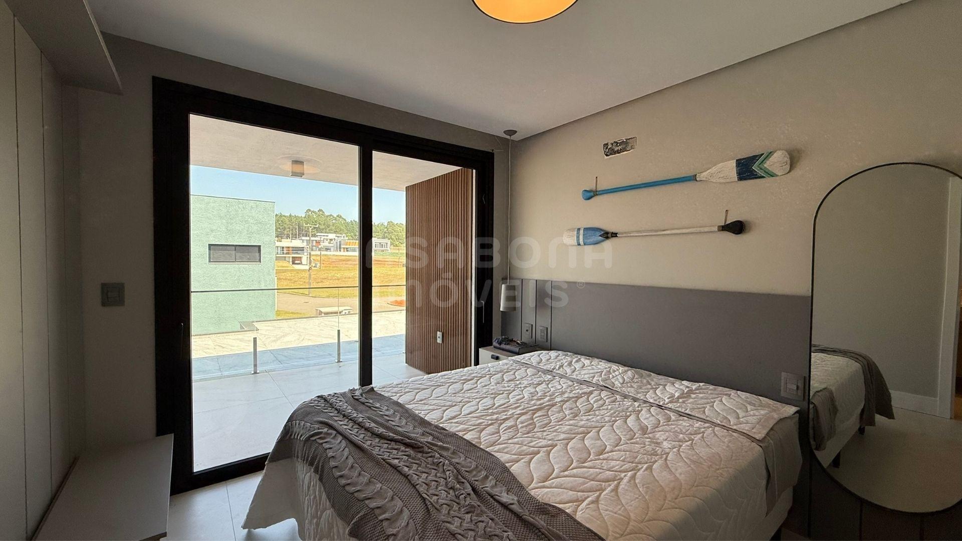 Sobrado Luxuoso em Condomínio Fechado - Torres