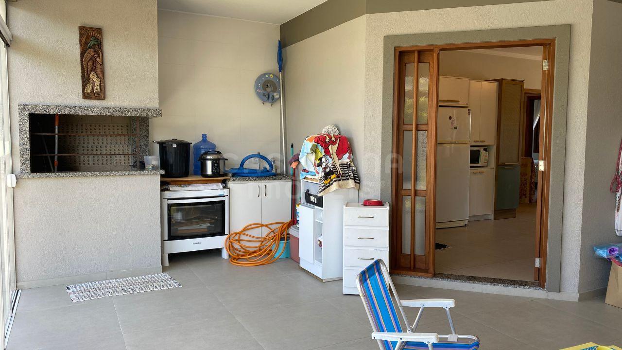 Casa à Venda em Arroio do Sal - Bairro São Pedro, Próxima à Praia