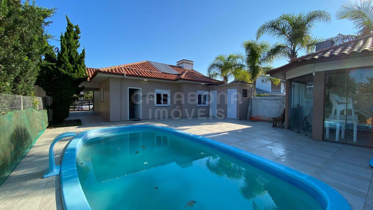 Casa Mobiliada com Piscina a 500m da Praia no Bairro Vista Alegre