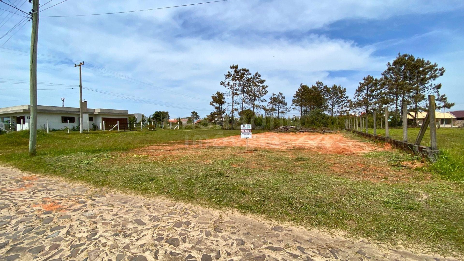 Terreno Plano e Bem Localizado no Bairro Paraíso em Torres