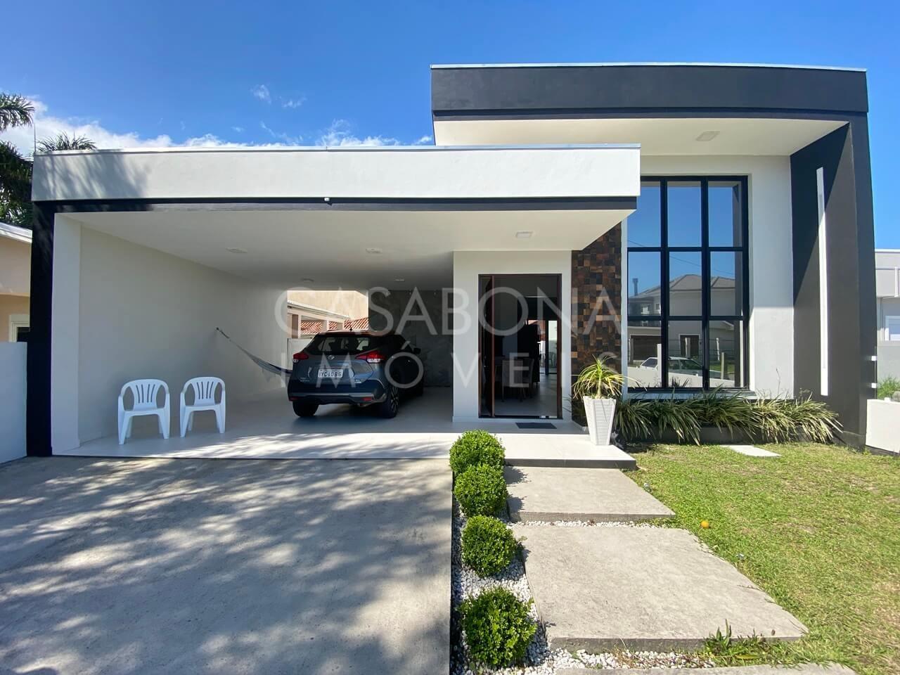 Refúgio à Beira-Mar: Residência Espaçosa no Balneário São Paulo