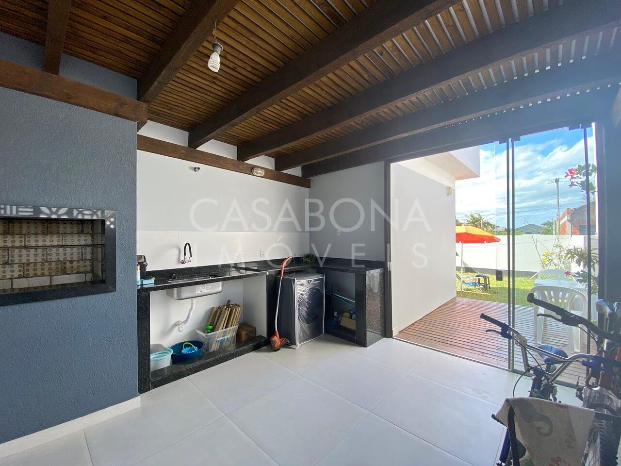 Refúgio à Beira-Mar: Residência Espaçosa no Balneário São Paulo