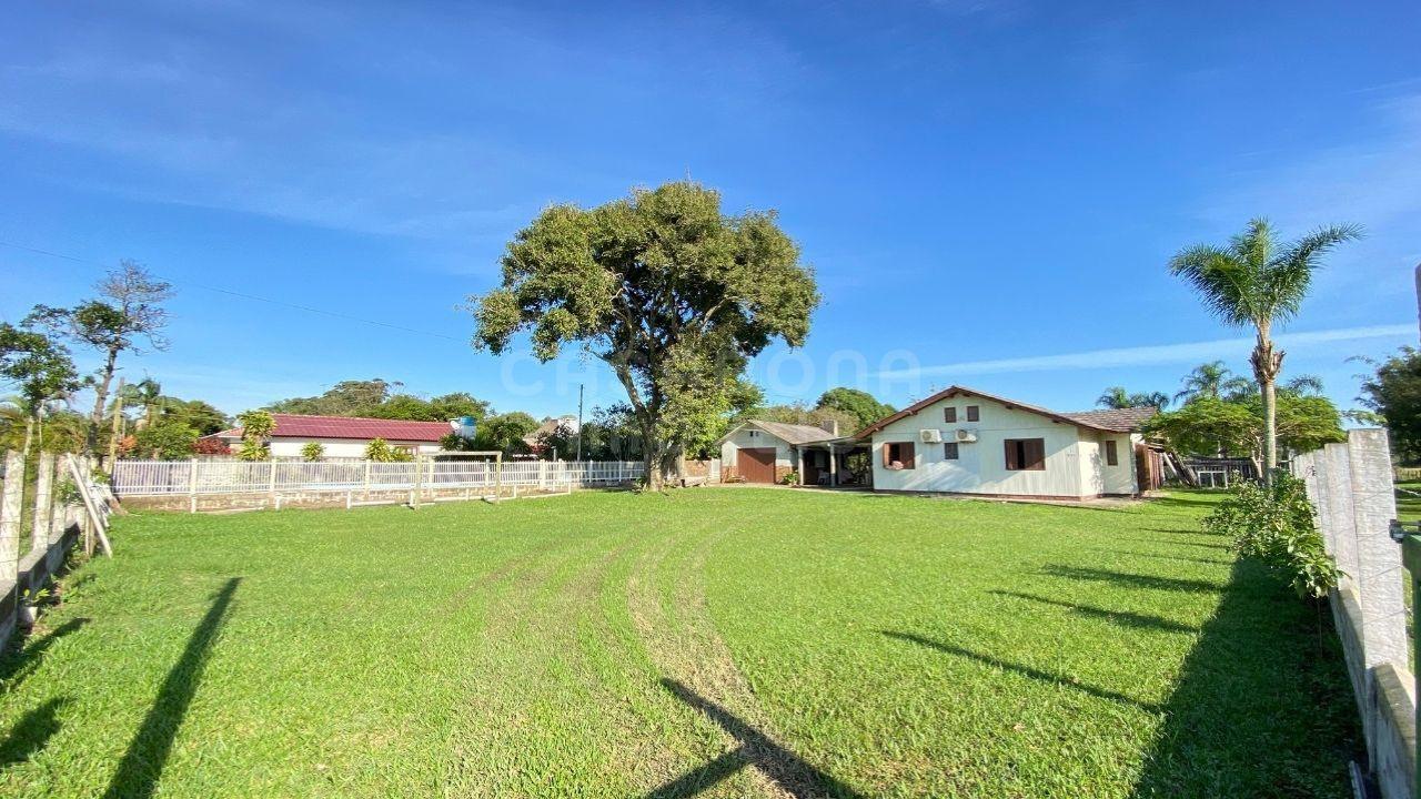 Casa Espaçosa em Bismar, Arroio do Sal: Conforto e Proximidade