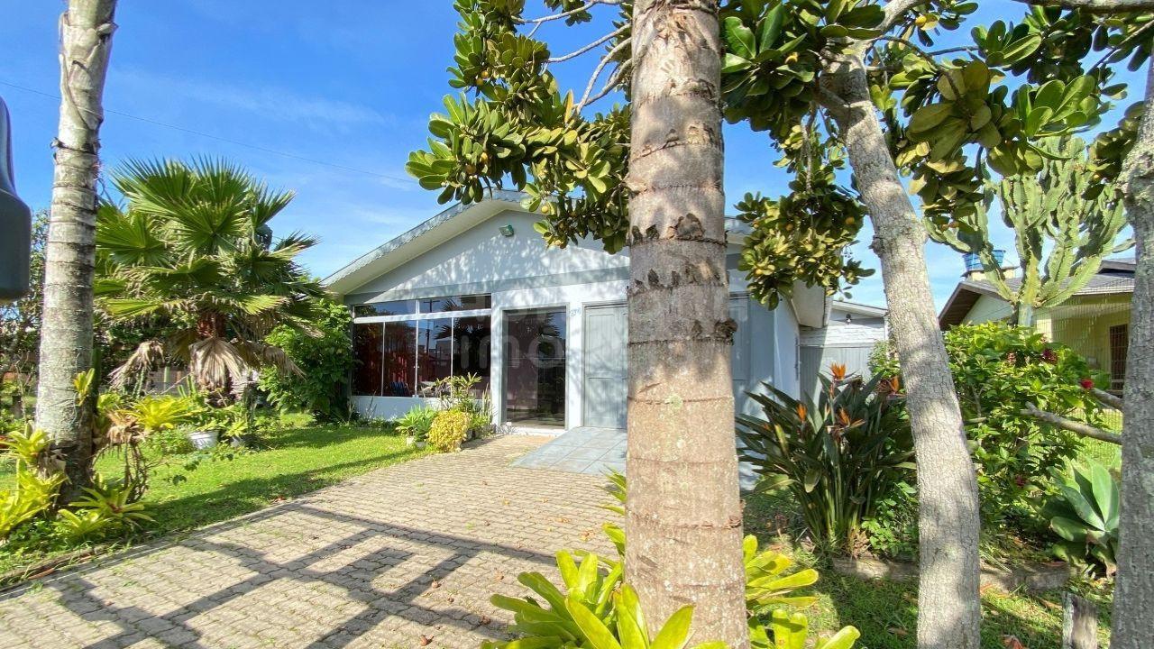 Casa em Arroio do Sal, São Jorge: Conforto e Proximidade com a Natureza