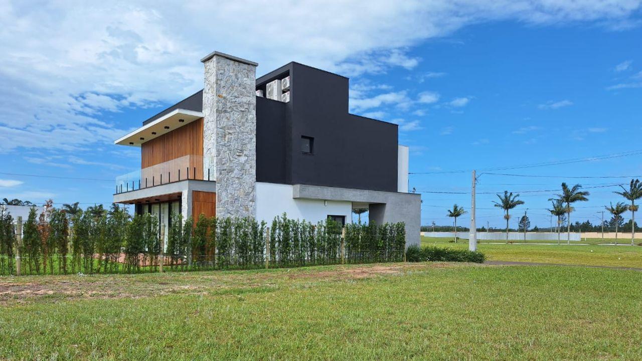 Residência Sofisticada em Condomínio Fechado - Arroio do Sal