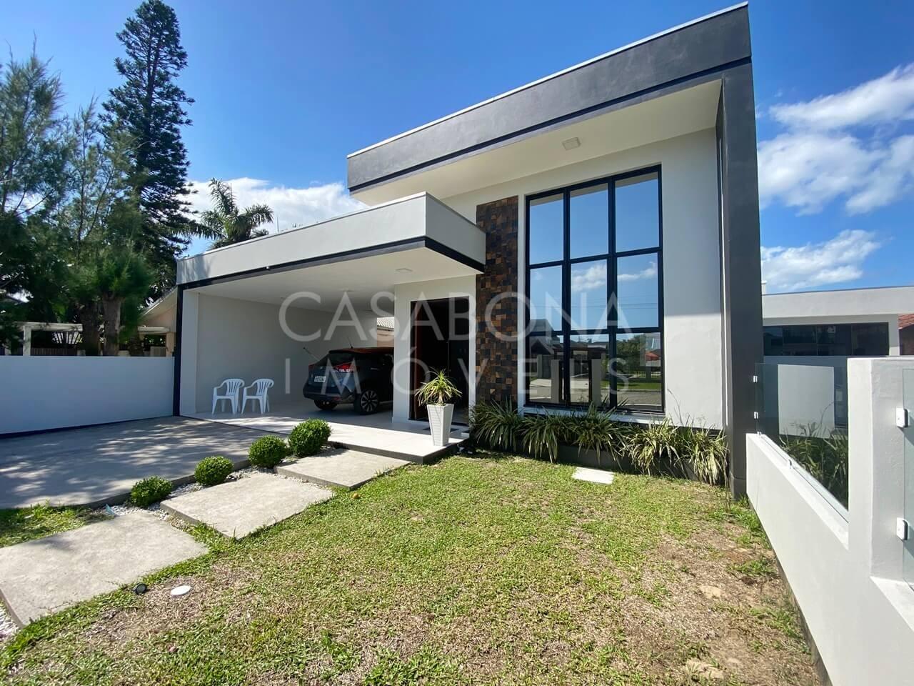 Refúgio à Beira-Mar: Residência Espaçosa no Balneário São Paulo