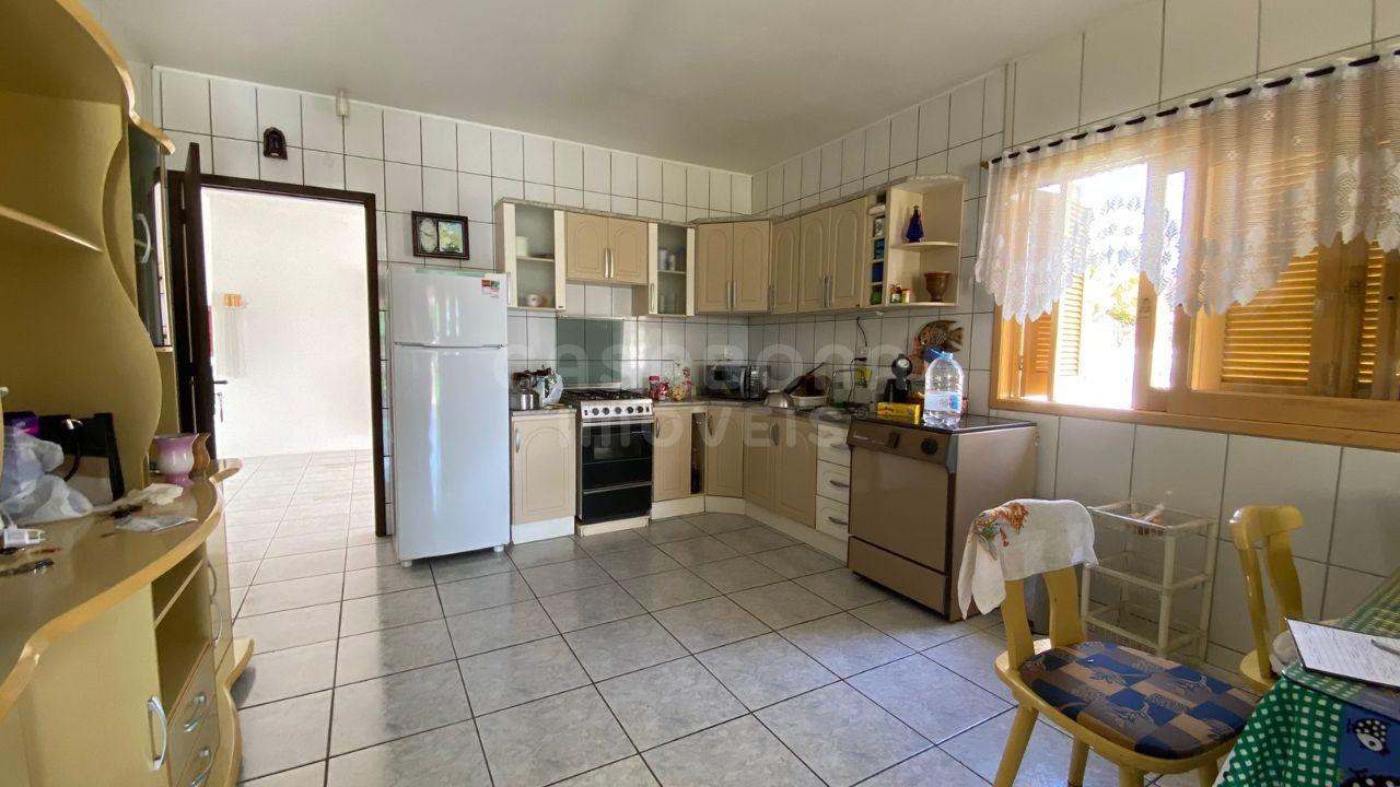 Ótima Casa de Esquina no Centro de Arroio do Sal – Perto do Mar!