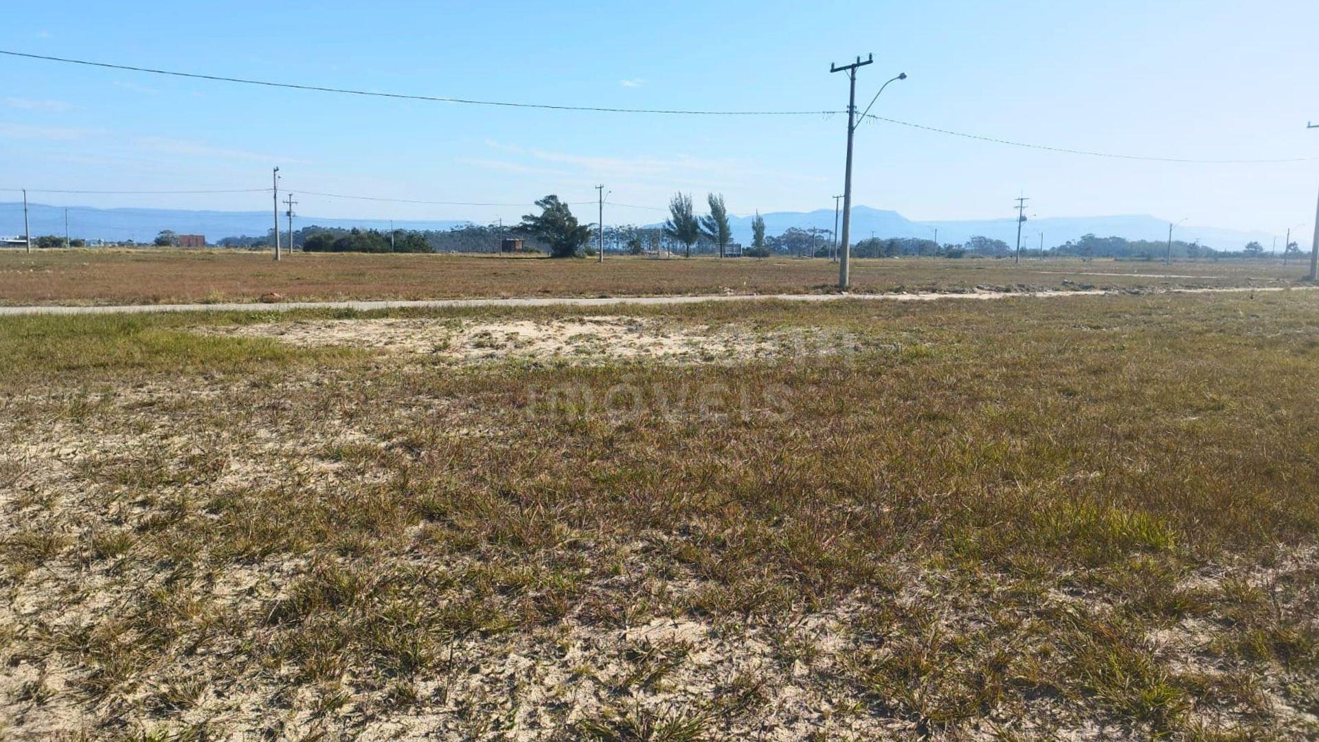 Terreno plano e bem localizado a 200 metros do mar no Loteamento Verde Mar!