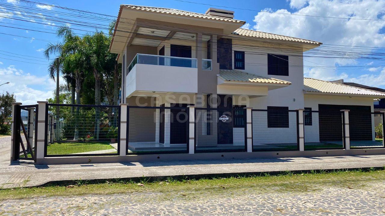 Casa de Esquina no Centro de Arroio do Sal