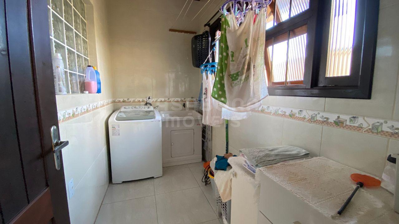 Excelente Casa à Venda em Torres - Bairro Paraíso