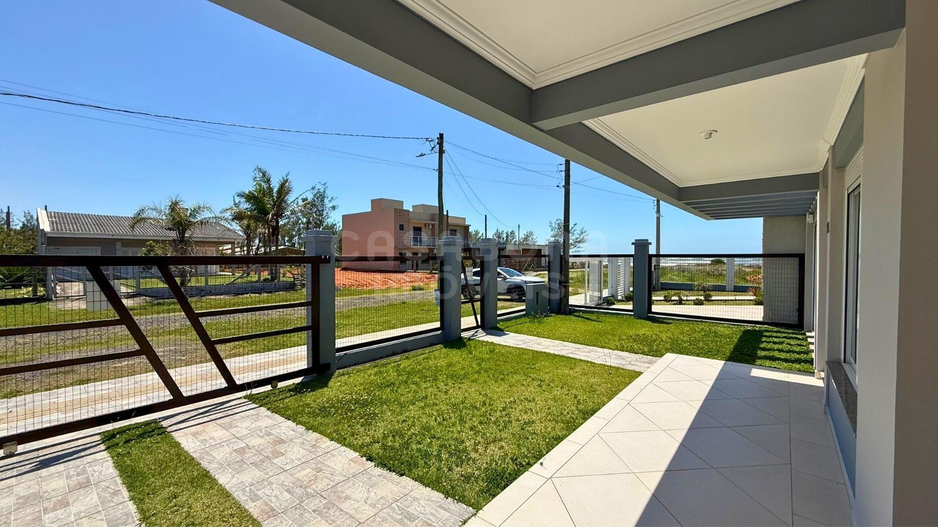 Casa à Venda em Arroio do Sal - Bairro São Pedro, a 50m da Praia