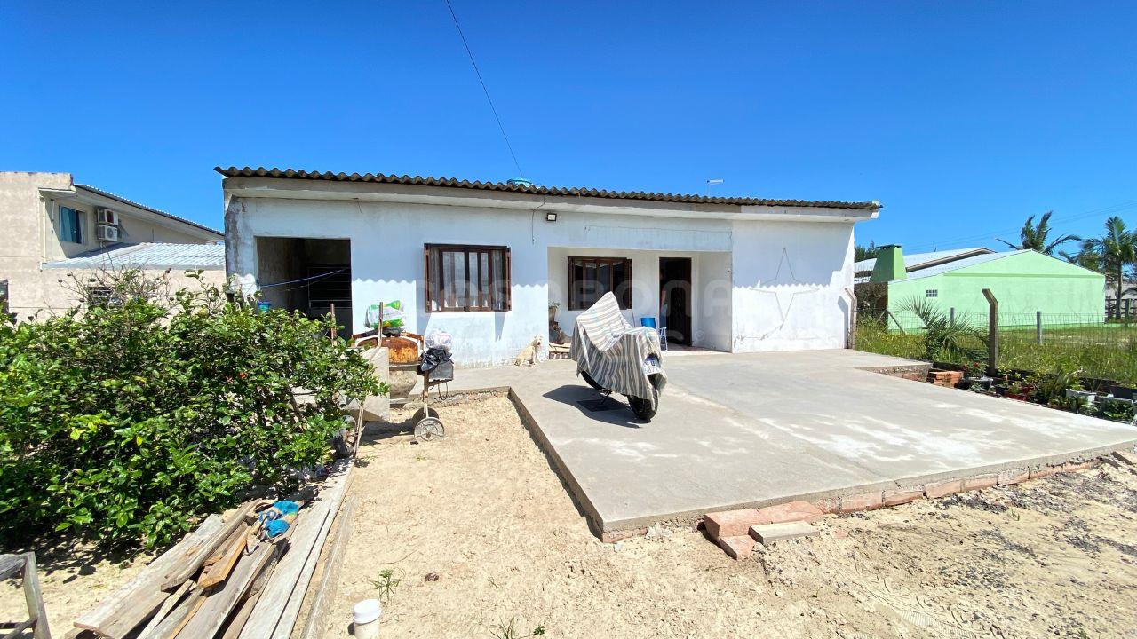 Casa Ampla com 3 Dormitórios e 1 Banheiro – Grande Potencial de Expansão