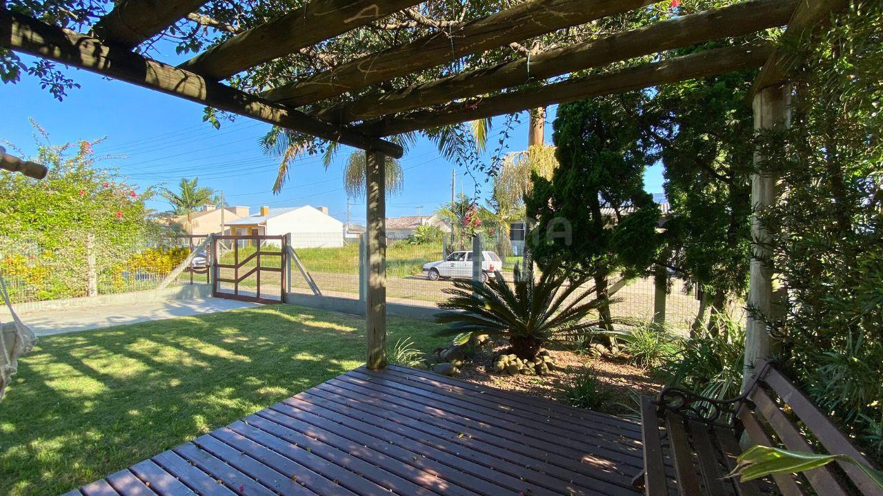 Casa Mobiliada com Piscina a 500m da Praia no Bairro Vista Alegre