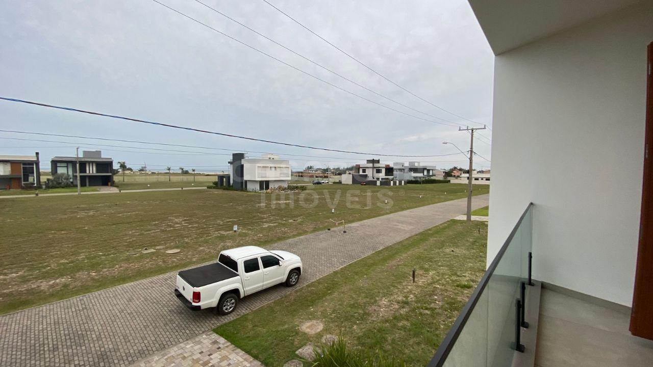 Casa Alto Padrão no Condomínio Arenas Curumim – Capão da Canoa