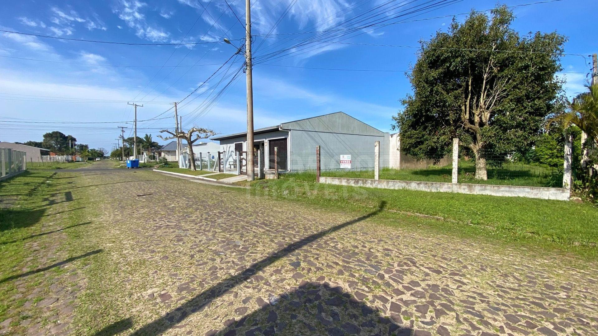 Terreno amplo no bairro Malinsky – localização privilegiada e próximo ao mar