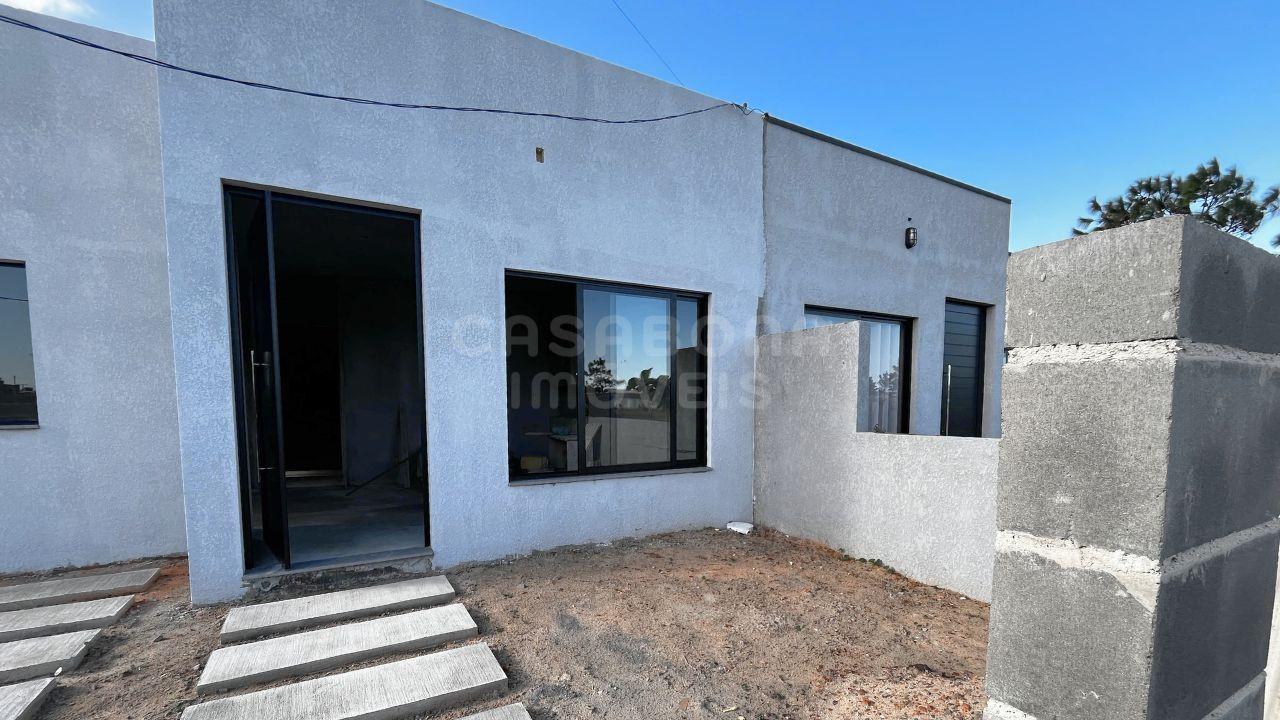 Casa nova com suíte no Tupancy – a poucos metros do mar