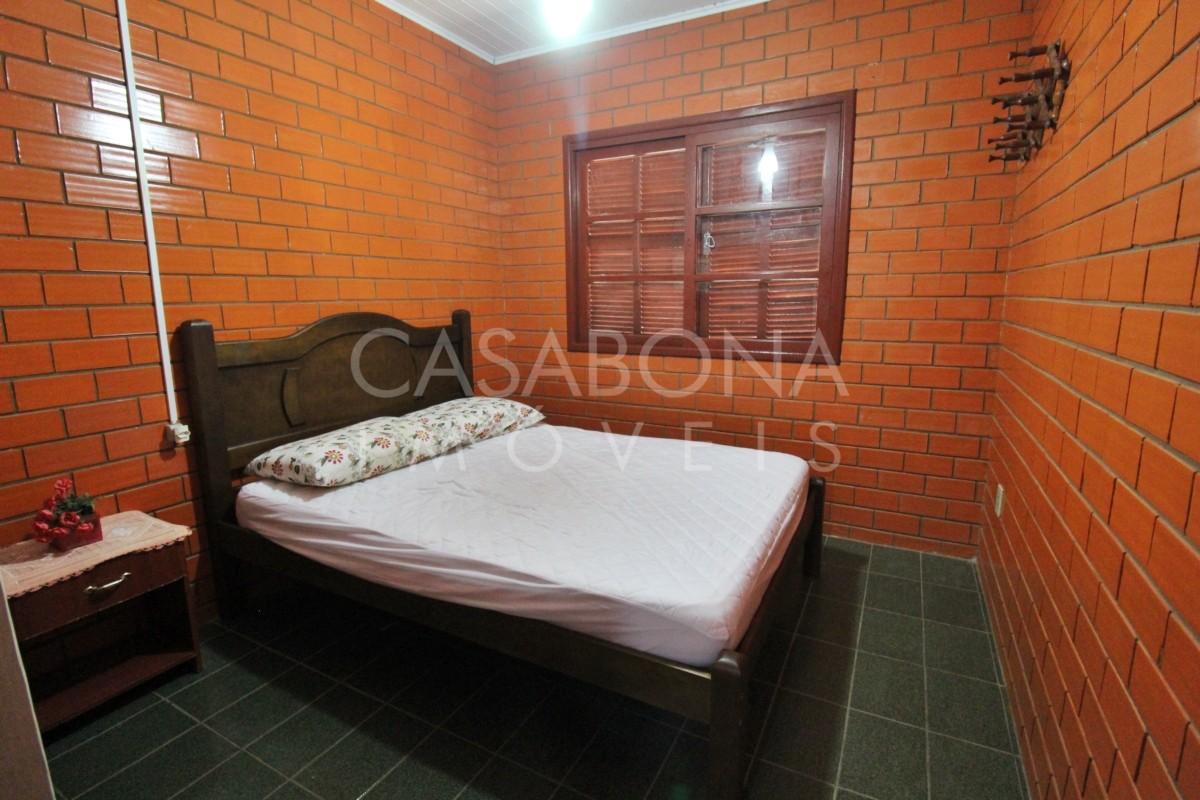 Residência Encantadora em Tijolo à Vista: Amplo Pátio e Proximidade do Mar