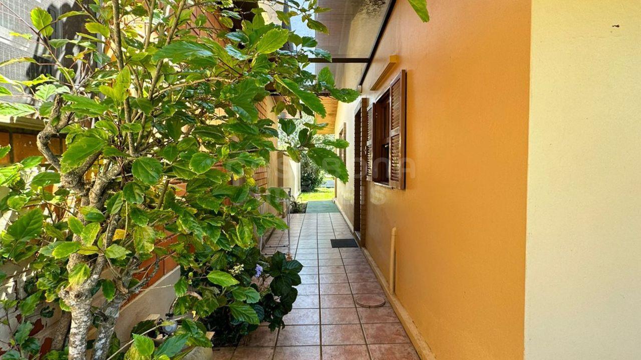 Ótima Oportunidade em Arroio do Sal: Duas Casas em Terreno Amplo