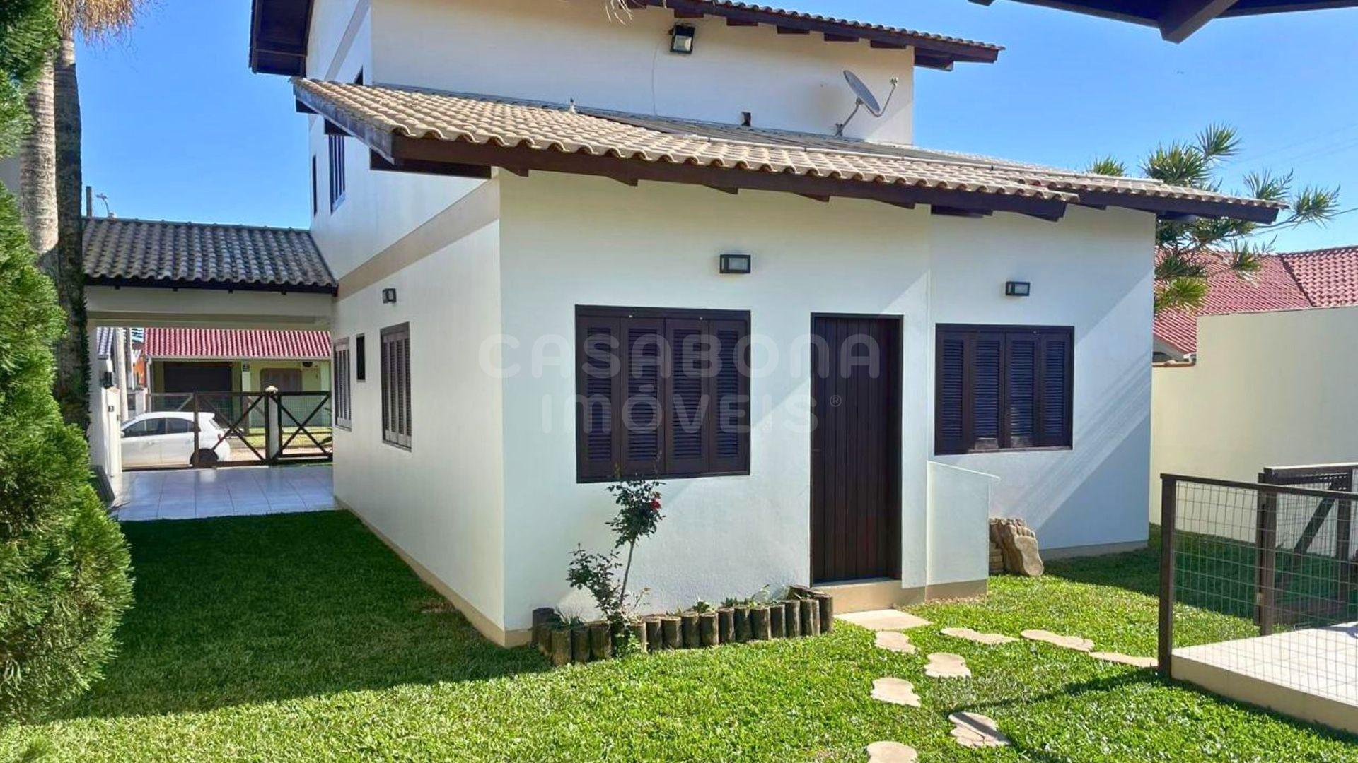 Casa Imponente com Piscina e Espaço Gourmet em Torres