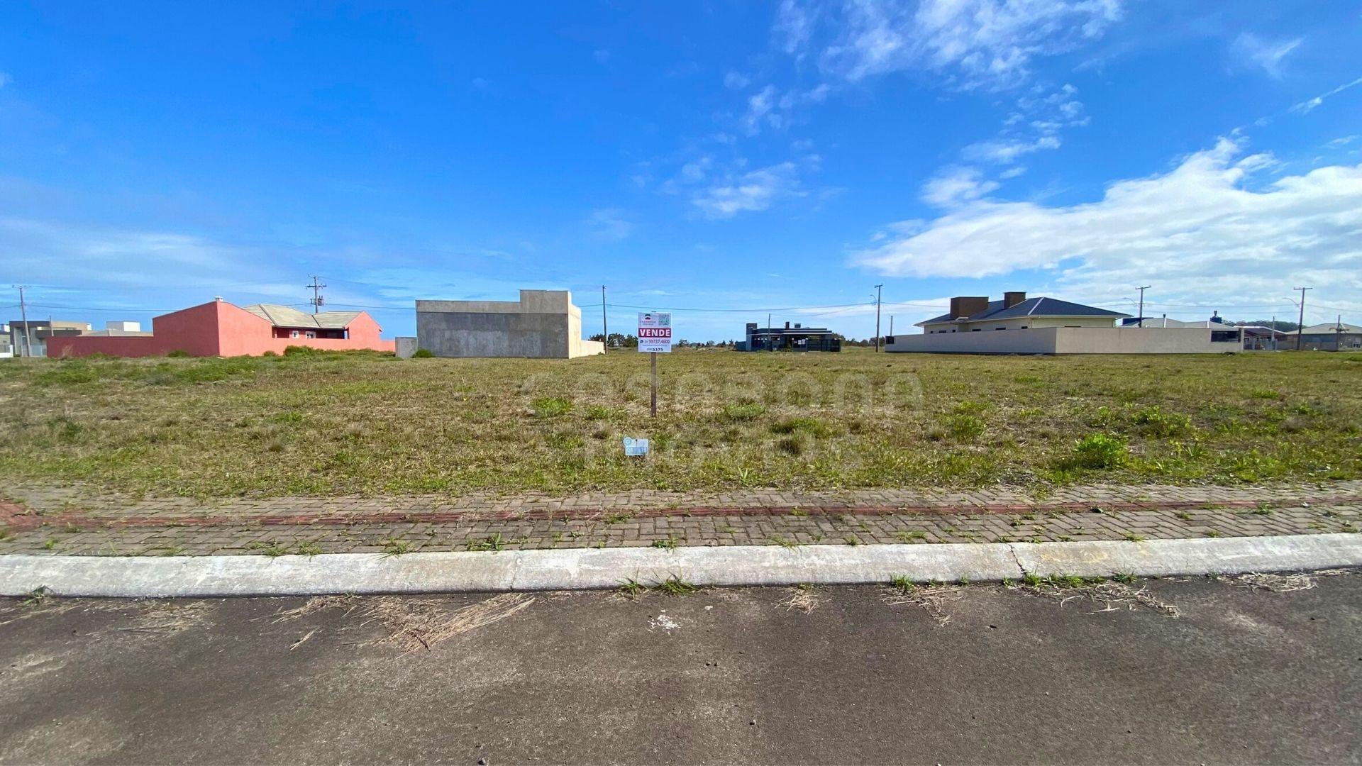 Terreno amplo em localização privilegiada no Esmeralda