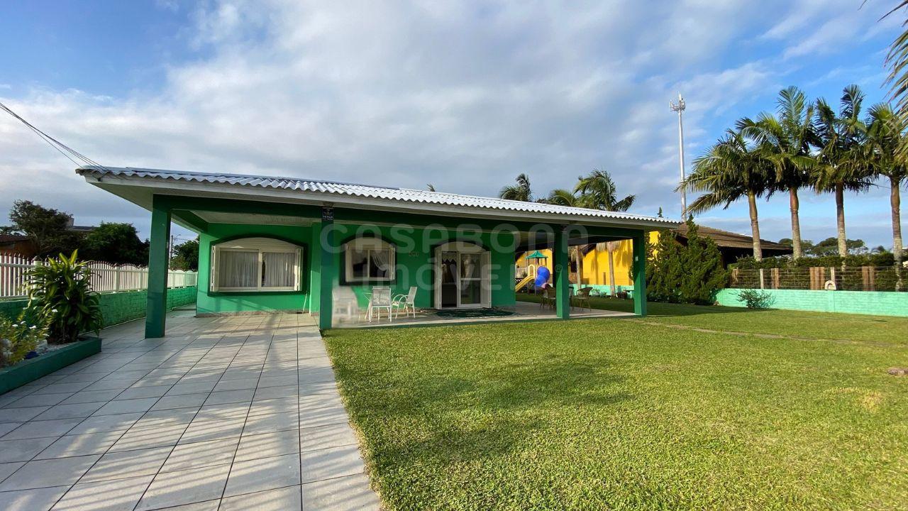 Casa à Venda em Torres - Bairro Paraíso: Conforto e Lazer a 500 Metros do Mar