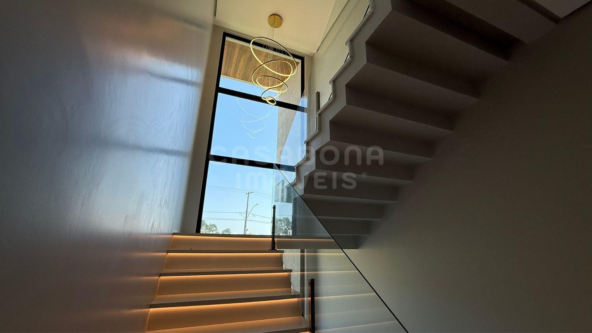 Sobrado Luxuoso em Condomínio Fechado - Torres