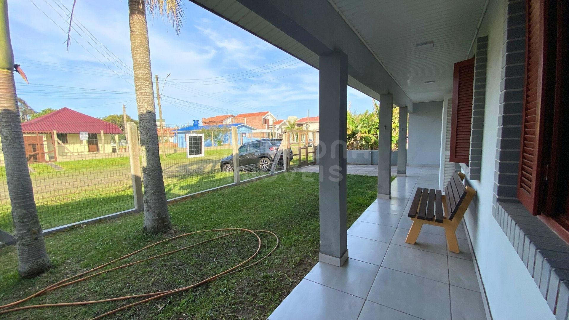 Casa com Piscina em Areias Brancas – Conforto e Lazer a Poucos Passos do Mar