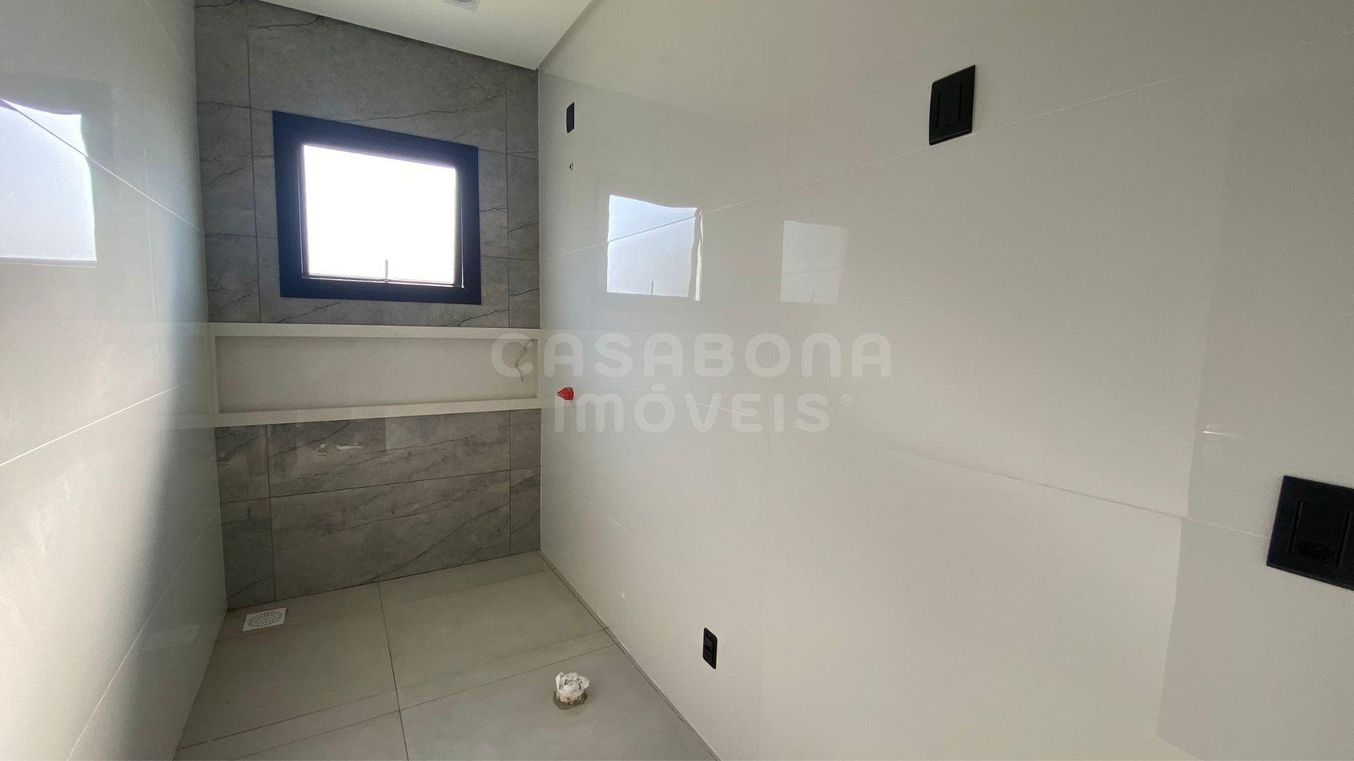 Casa nova de alto padrão em condomínio fechado com estrutura completa!