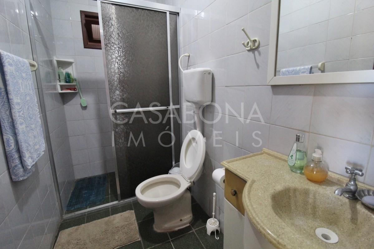 Residência Encantadora em Tijolo à Vista: Amplo Pátio e Proximidade do Mar