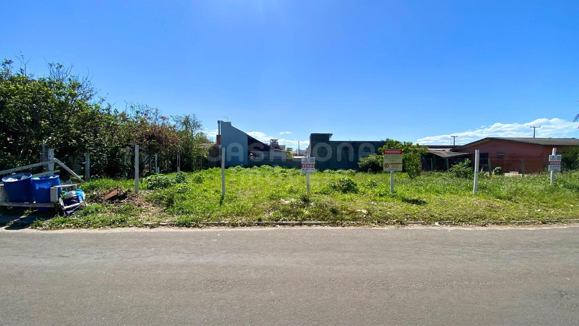 Terreno com Posição Solar Leste a Três Quadras da Praia no Bairro Arroio Novo, Arroio do Sal