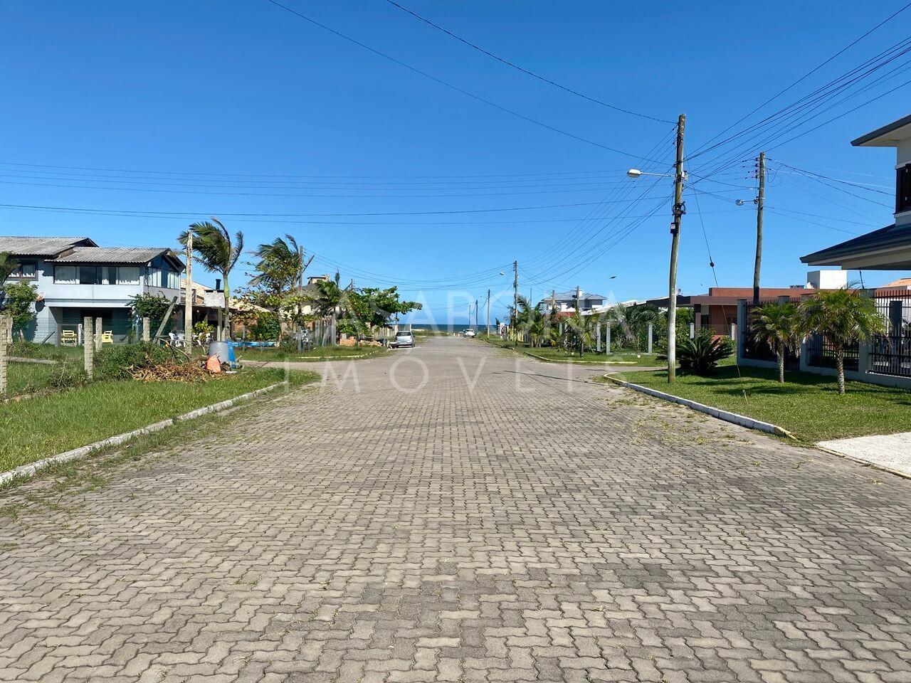 Refúgio à Beira-Mar: Residência Espaçosa no Balneário São Paulo