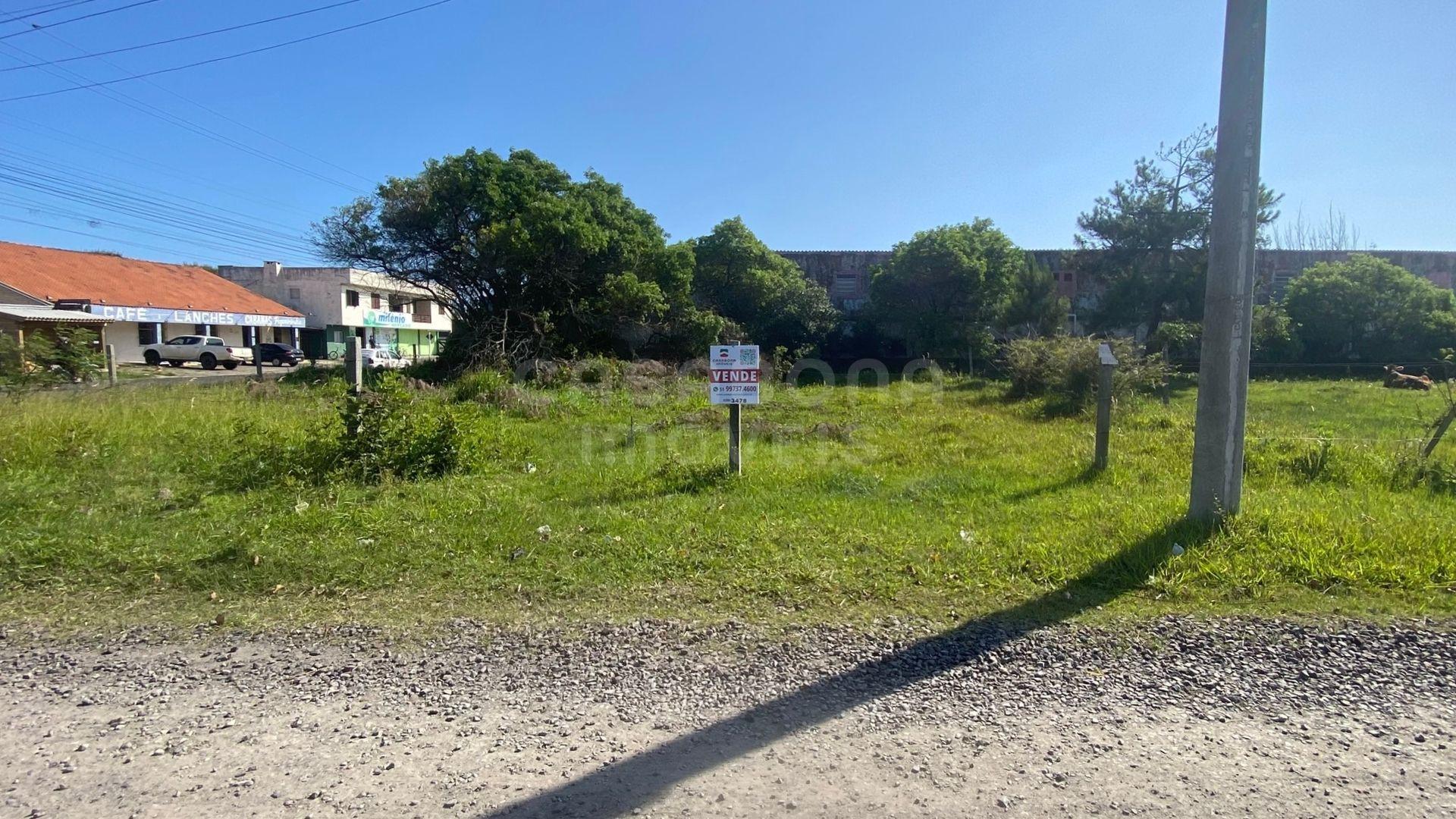 Terreno 12 x 25 no Balneário Figueirinha – Iluminação Privilegiada e Excelente Potencial de Construção