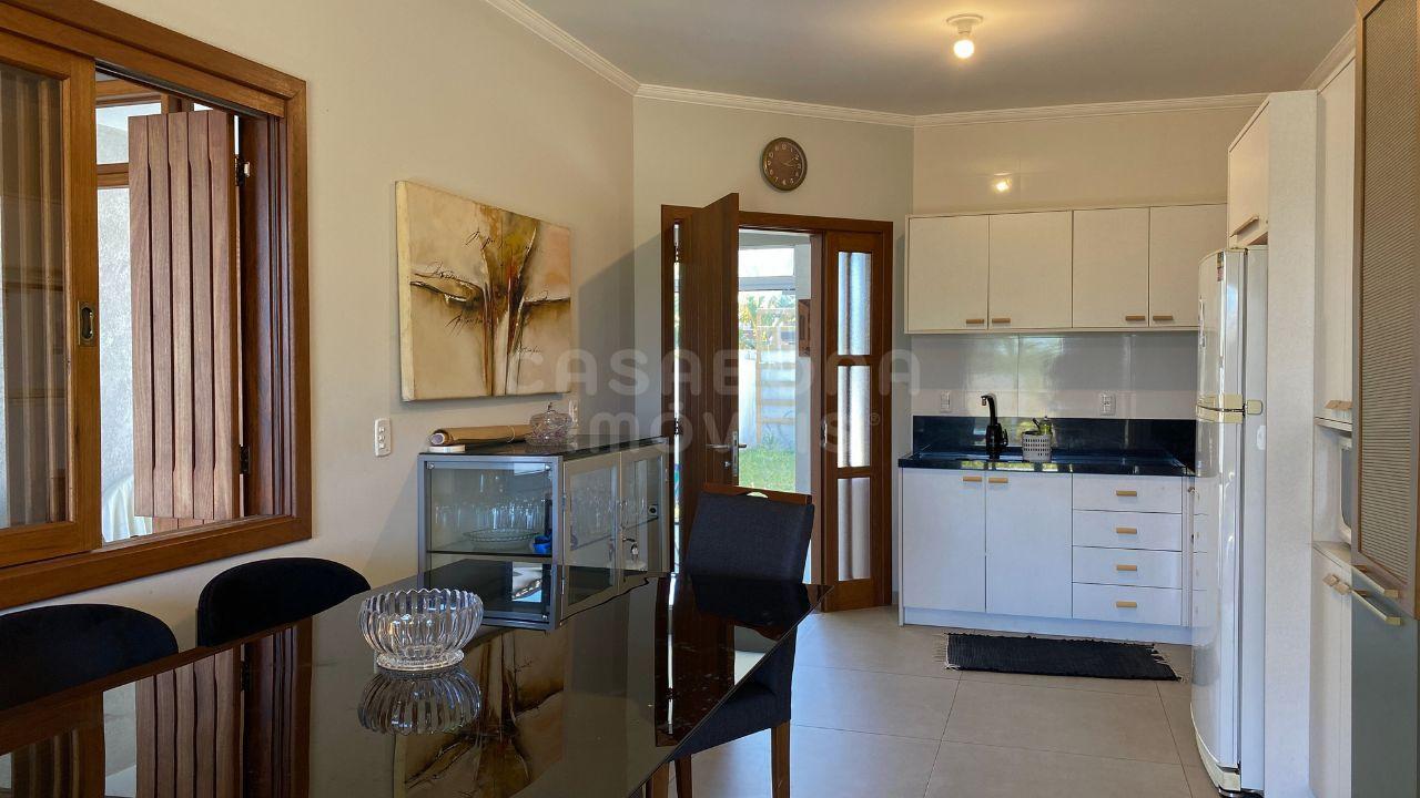 Casa à Venda em Arroio do Sal - Bairro São Pedro, Próxima à Praia