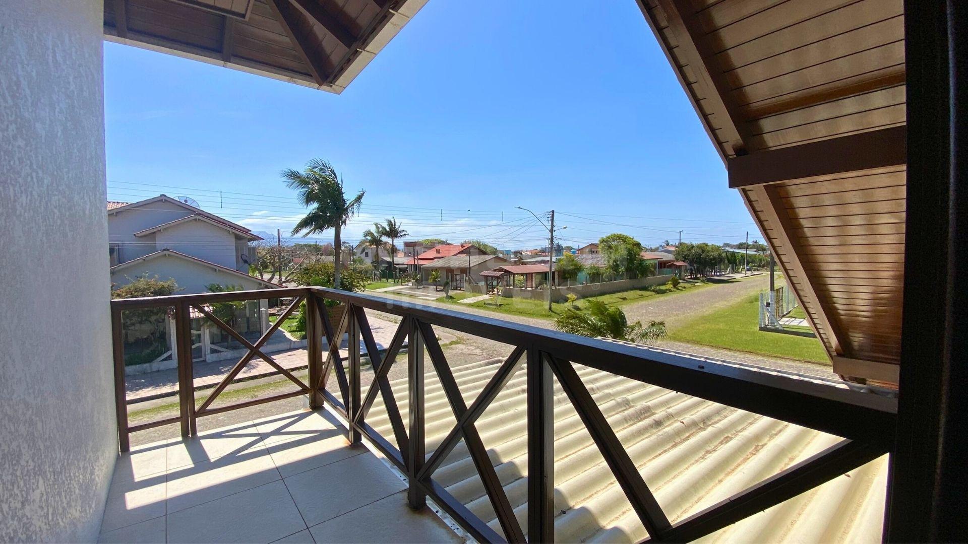 Sobrado mobiliado próximo ao mar e ao centro de Arroio do Sal