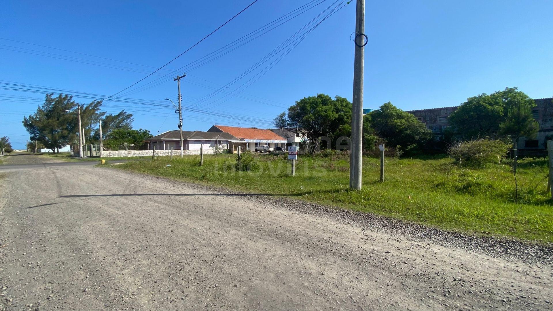 Terreno 12 x 25 no Balneário Figueirinha – Iluminação Privilegiada e Excelente Potencial de Construção