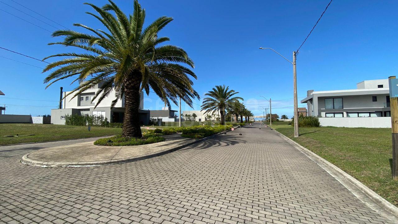 Lote de Esquina à Venda no Condomínio Arenas Curumim – Capão da Canoa