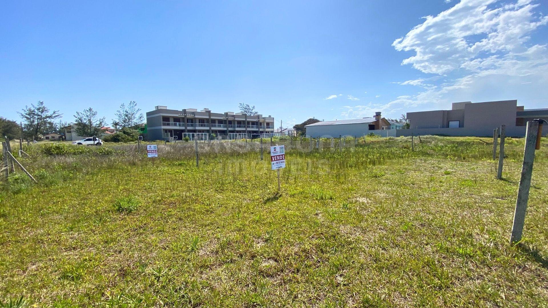 Terreno de Esquina 10 x 28,30 no Balneário Figueirinha – Posição Solar Leste e Excelente Potencial de Construção