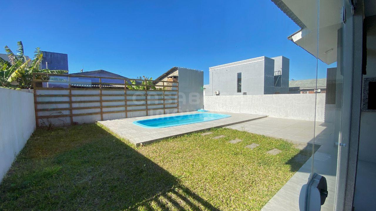 Casa à Venda em Arroio do Sal - Bairro São Pedro, Próxima à Praia