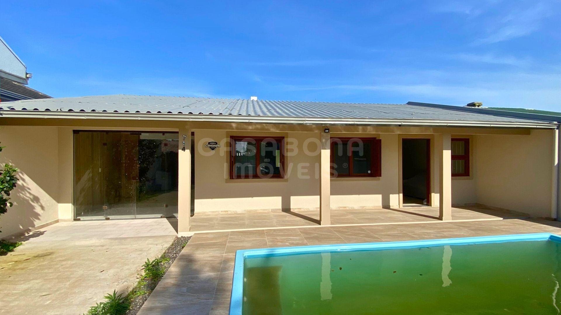 Casa térrea com piscina a apenas 200 metros do mar em Arroio do Sal Sul